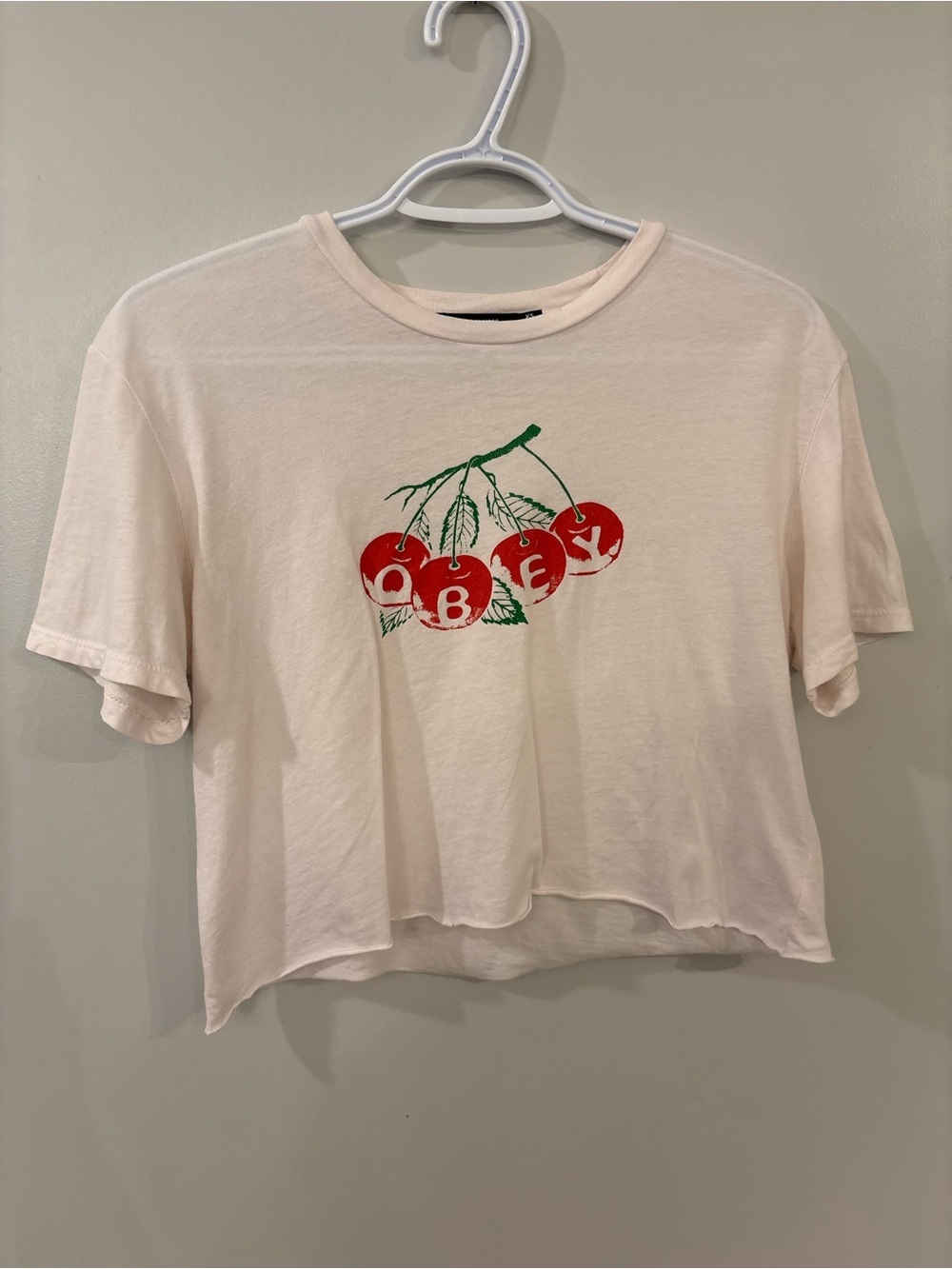 Obey crop teeshirt Cherry Print